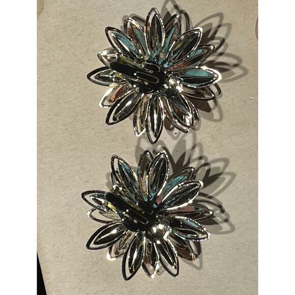 Beautiful Orange Flower Clip On Ear Rings. Orange Jewel in Center. Orange.silver - Picture 5 of 7